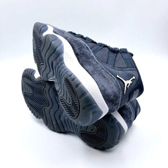 Wmns Jordan 11 Retro Midnight Navy - Picture 7 of 10
